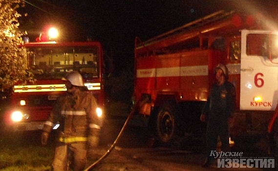 Ночью в Курске сгорел гараж с автомобилем