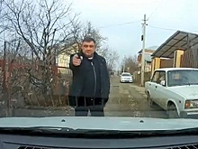 В Армавире мужчина угрожал водителю зажигалкой