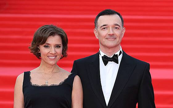 Бероев сообщил о разводе с Алферовой после 20 лет брака