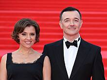 Бероев сообщил о разводе с Алферовой после 20 лет брака