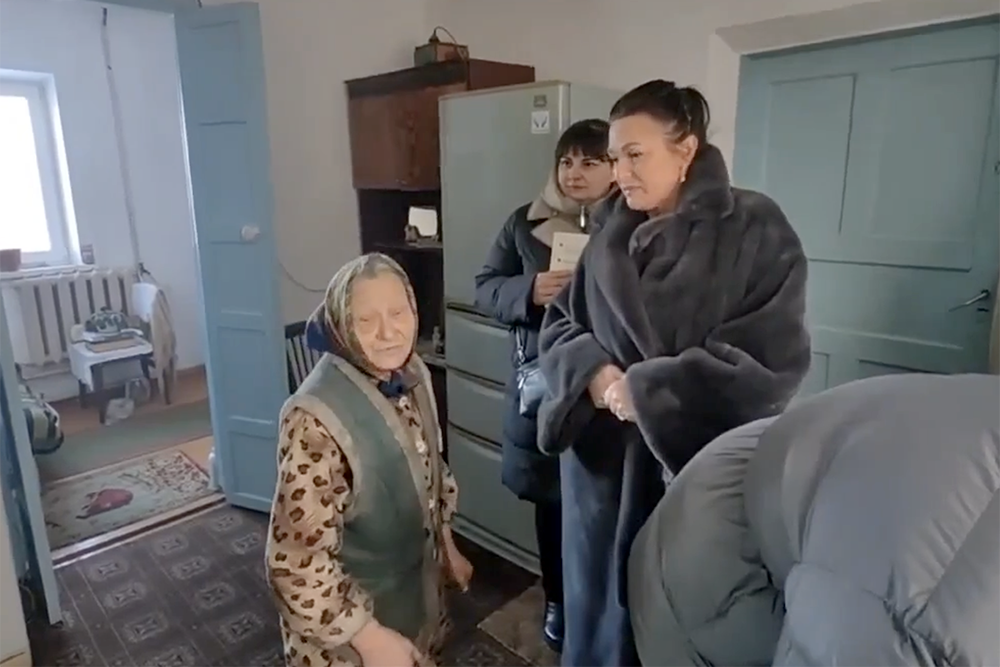 В Приморье построят лестницу для пенсионерки, добиравшейся в магазин ползком