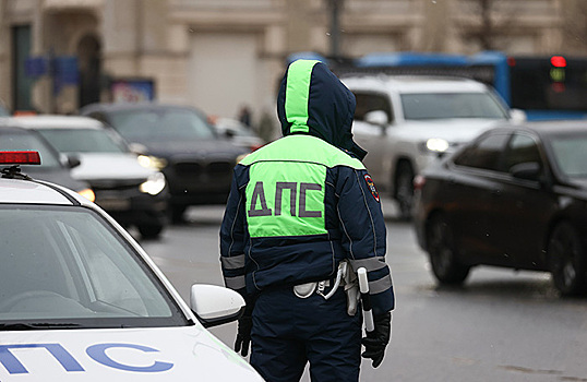 Дрифт с фейерверками в Москве закончился для водителей административными протоколами