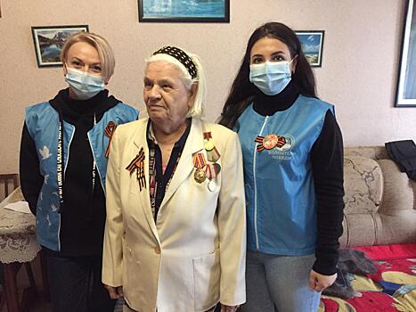 В Анапе ветераны получили подарки от депутата Елены Некрасовой