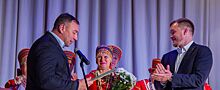 Чеховские члены «Единой России» поздравили коллектив хора народной песни «Русь»