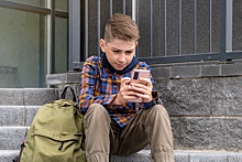В Британии запретят использование мобильных телефонов в школах