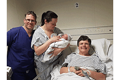 55-летняя женщина выносила ребенка для дочери