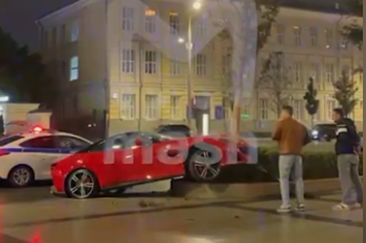 В Москве три человека пострадали в ДТП с Ferrari Portofino