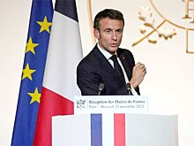 Politico: Макрон хочет сменить премьера на фоне угрозы кризиса во Франции