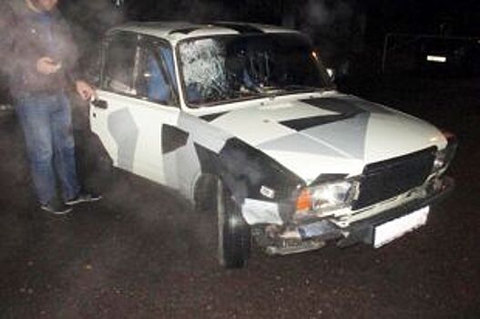 На трассе Саратов-Волгоград Skoda Octavia впечаталась в грузовик