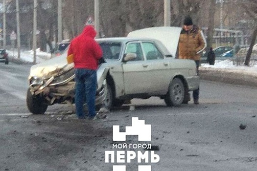 Пермяк на "Волге" протаранил автобус