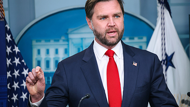 Кортеж вице-президента США получил повреждения
