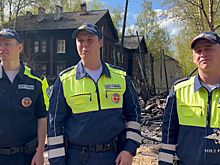 В Пермском крае сотрудники полиции помогли жителям горящего дома эвакуироваться