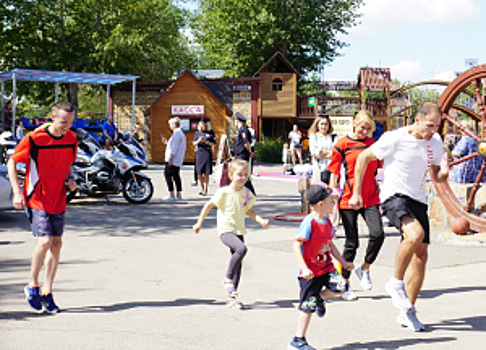 В Челябинской области полицейские присоединились к Общероссийской акции «Зарядка со стражем порядка»