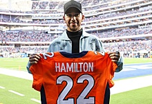 Хэмилтон побывал на матче своего клуба Denver Broncos