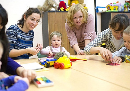 Собянин наградил 21 московскую многодетную семью знаком "Родительская слава"