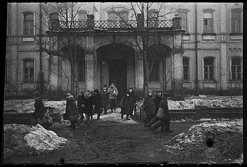 Харьков восстанавливается после освобождения. 21 февраля 1943 года