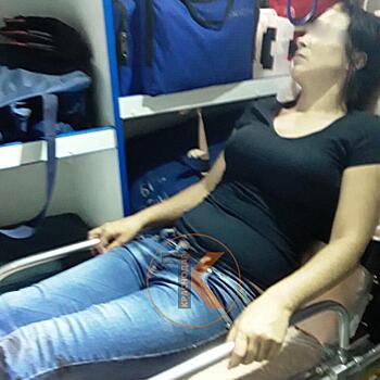 В Краснодаре девушка при выходе из автомобиля провалилась в люк