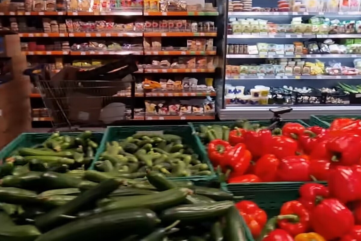 Генераторы не спасли: в Киеве массово закрываются супермаркеты