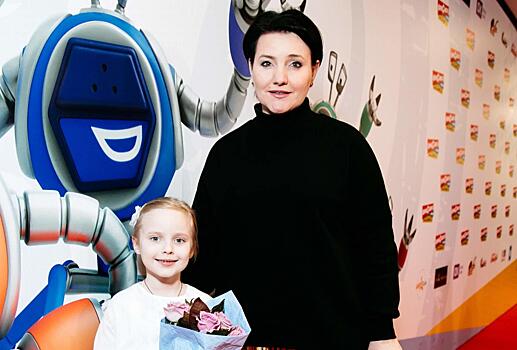 Инга Оболдина с дочкой, Алексей Учитель с дочкой и другие гости на детских кинопремьерах в «Октябре»
