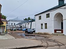 Пугающую туристов жуткую заброшенную деревню нашли в центре Костромы