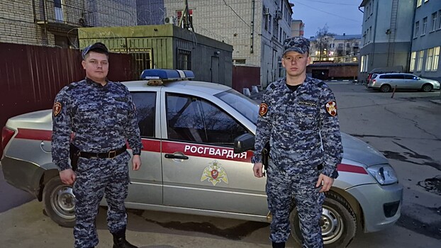 В Вологде росгвардейцы спасли при пожаре двух человек