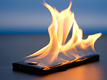 Россиян предупредили о вероятности самовозгорания смартфона в жару