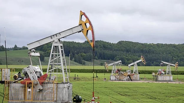 Стоимость нефти Brent опустилась ниже $85 за баррель