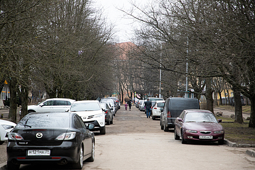 "Для водителей это конец, а пешеходам — радость": калининградцы — о сокращении стихийного паркинга на Соммера