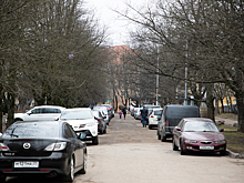 "Для водителей это конец, а пешеходам — радость": калининградцы — о сокращении стихийного паркинга на Соммера