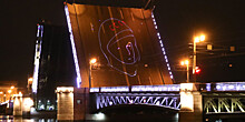 В честь Гагарина: Дворцовый мост в Петербурге развели под музыку Андрея Петрова