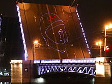 В честь Гагарина: Дворцовый мост в Петербурге развели под музыку Андрея Петрова