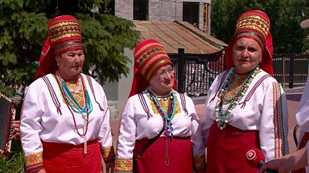 Фестиваль «Хоровод дружбы» возле Дома молодежи объединил народы