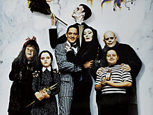 Как за 30 лет изменились звезды фильма «Семейка Аддамс»