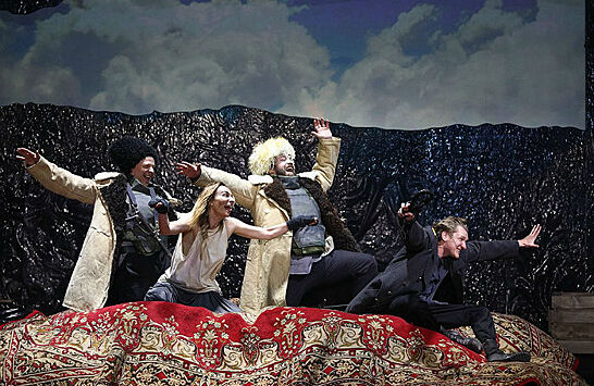В Театре на Малой Бронной наконец поставили спектакль «Бульба. Пир»