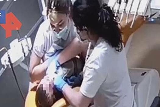На Украине стоматолог избила ребенка о кушетку во время приема