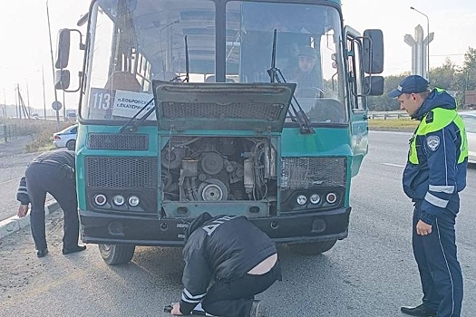 ГИБДД: жителей Екатеринбурга возят на неисправных автобусах