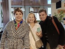 Актриса Порошина увезла из Челябинской области две картины местной художницы