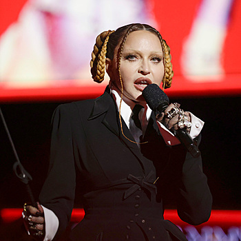 Мадонна ответила на негативную реакцию по поводу её «нового лица» на премии «Грэмми»