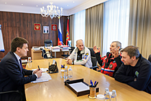 Губернатор Красноярского края встретился с участниками прыжка из стратосферы