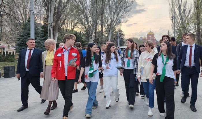 В Волгограде при участии детского омбудсмена провели акцию #ДарюТепло