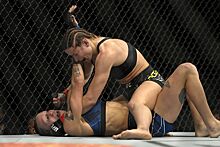 UFC 272: Марина Мороз задушила Марию Агапову во втором раунде