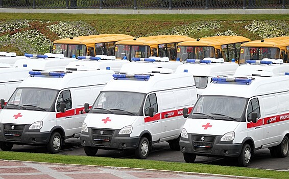 Правительство страны закупит для Саратовской области 52 новых школьных автобуса и 12 машин "скорой помощи"