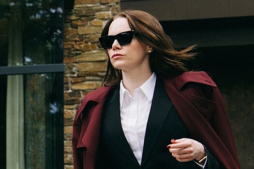 Черная комедия «Бугония» с Эммой Стоун вышла в онлайне