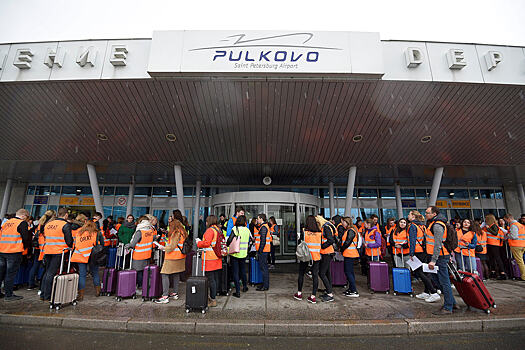 Участники Петербургского форума улетели без багажа из-за сбоя в «Пулково»