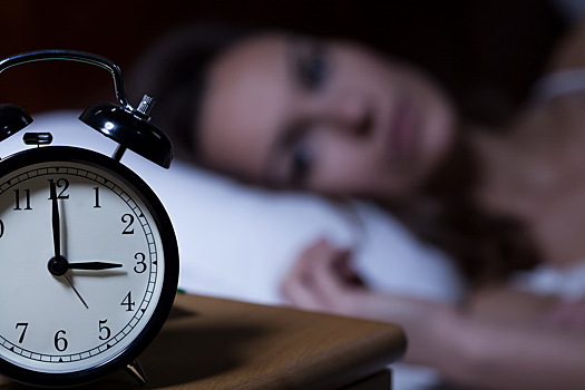 Женщины теряют 3 часа сна каждую ночь из-за мужчин