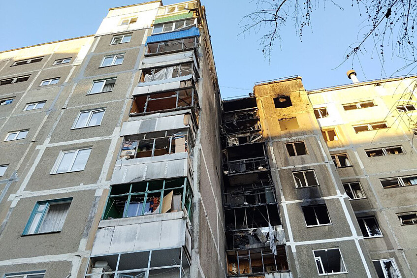 Последствия попадания БПЛА в жилой многоквартирный дом, Курск, 15 апреля 2025 года