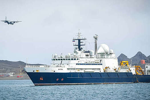 Замглавы МО Британии Карнс пригрозил России после инцидента с кораблем "Янтарь"