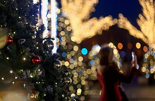 «Без радости, без Рождества»: зачем на Украине отменили новогодние выходные