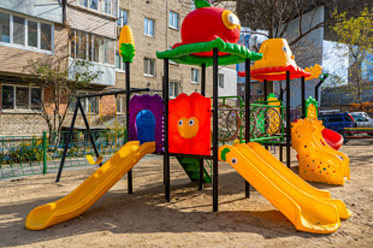 На улице Берёзовой во Владивостоке установили новую детскую площадку