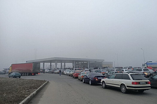 В Алма-Ате водители вскрыли подземные хранилища с топливом на АЗС
